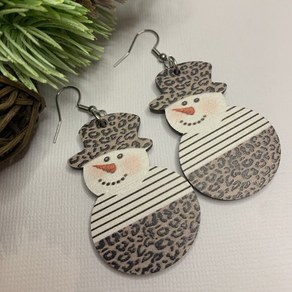 Snowman Earrings, Christmas Earring, Frosty Earrings, Holiday Earring, Gift Idea - Picture 3 of 4
